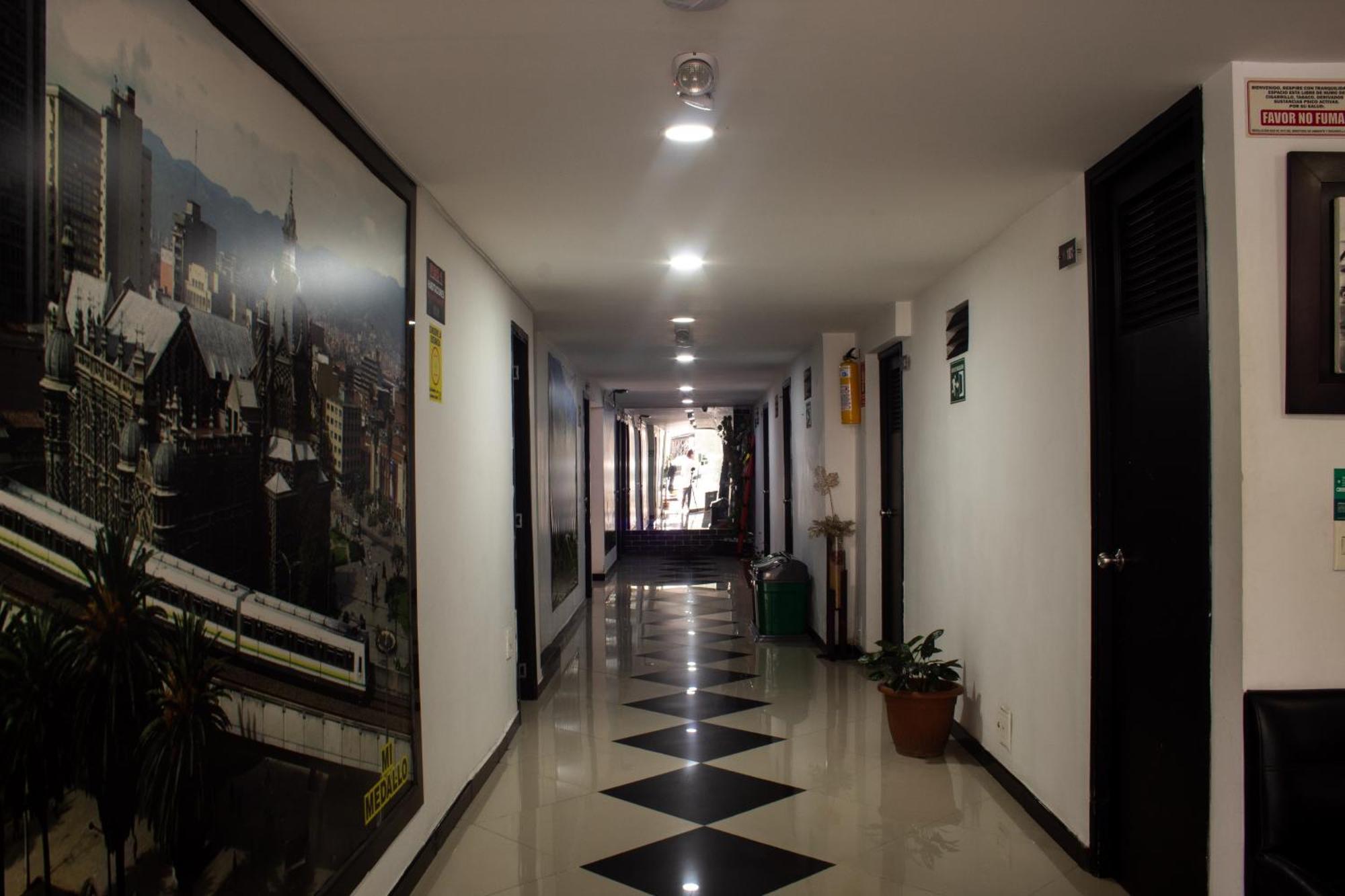 Hotel Laureles De Aburra Medellin Bagian luar foto