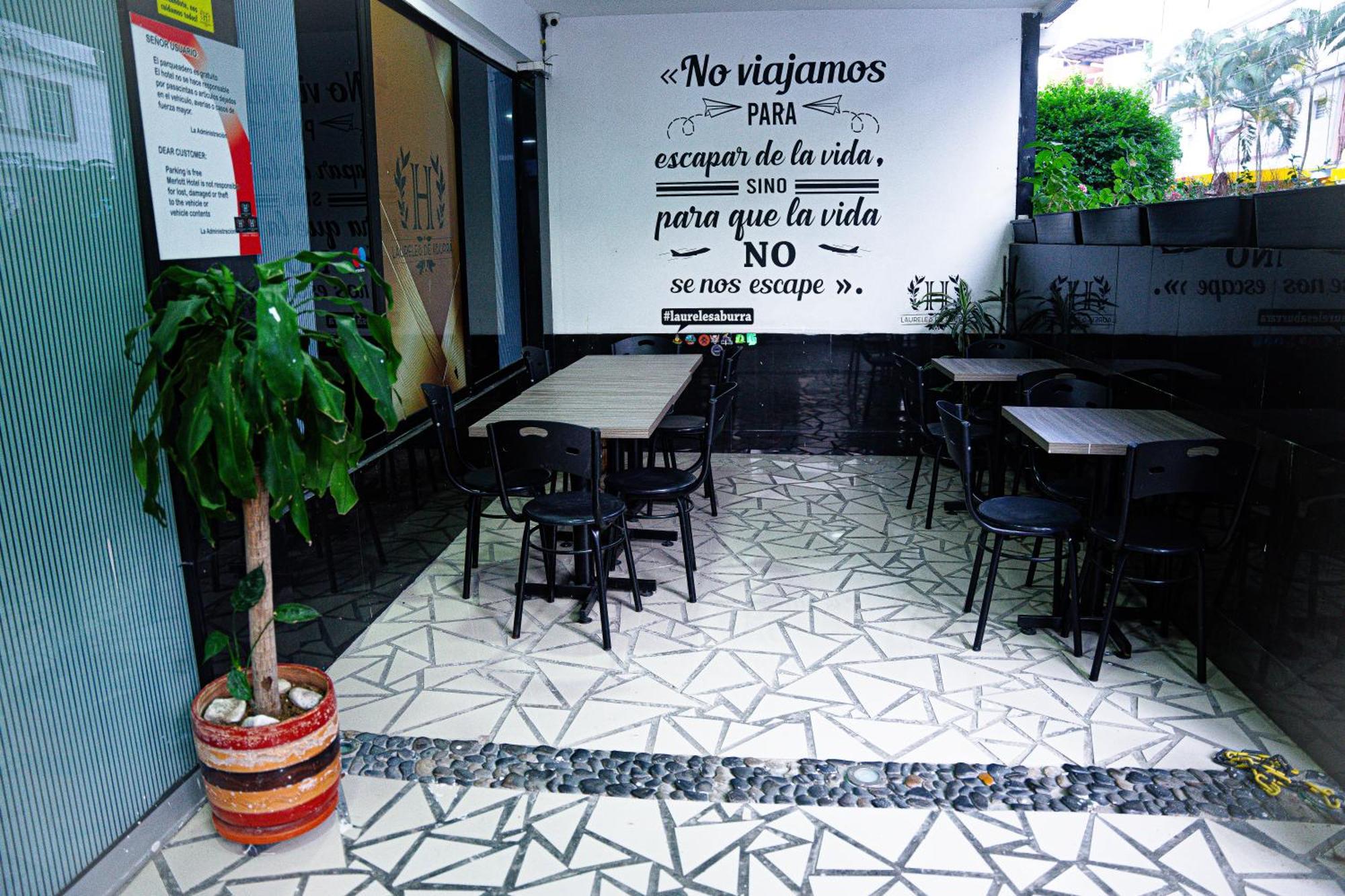 Hotel Laureles De Aburra Medellin Bagian luar foto