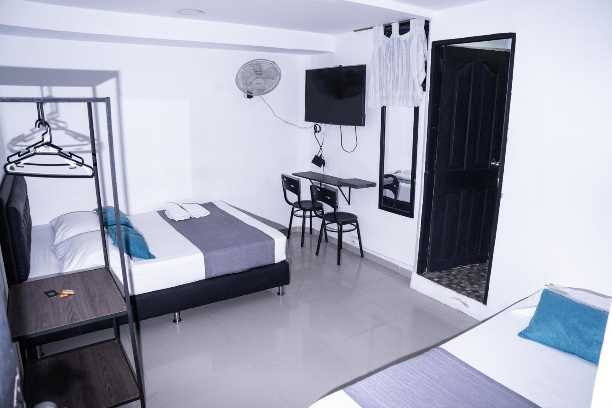 Hotel Laureles De Aburra Medellin Bagian luar foto