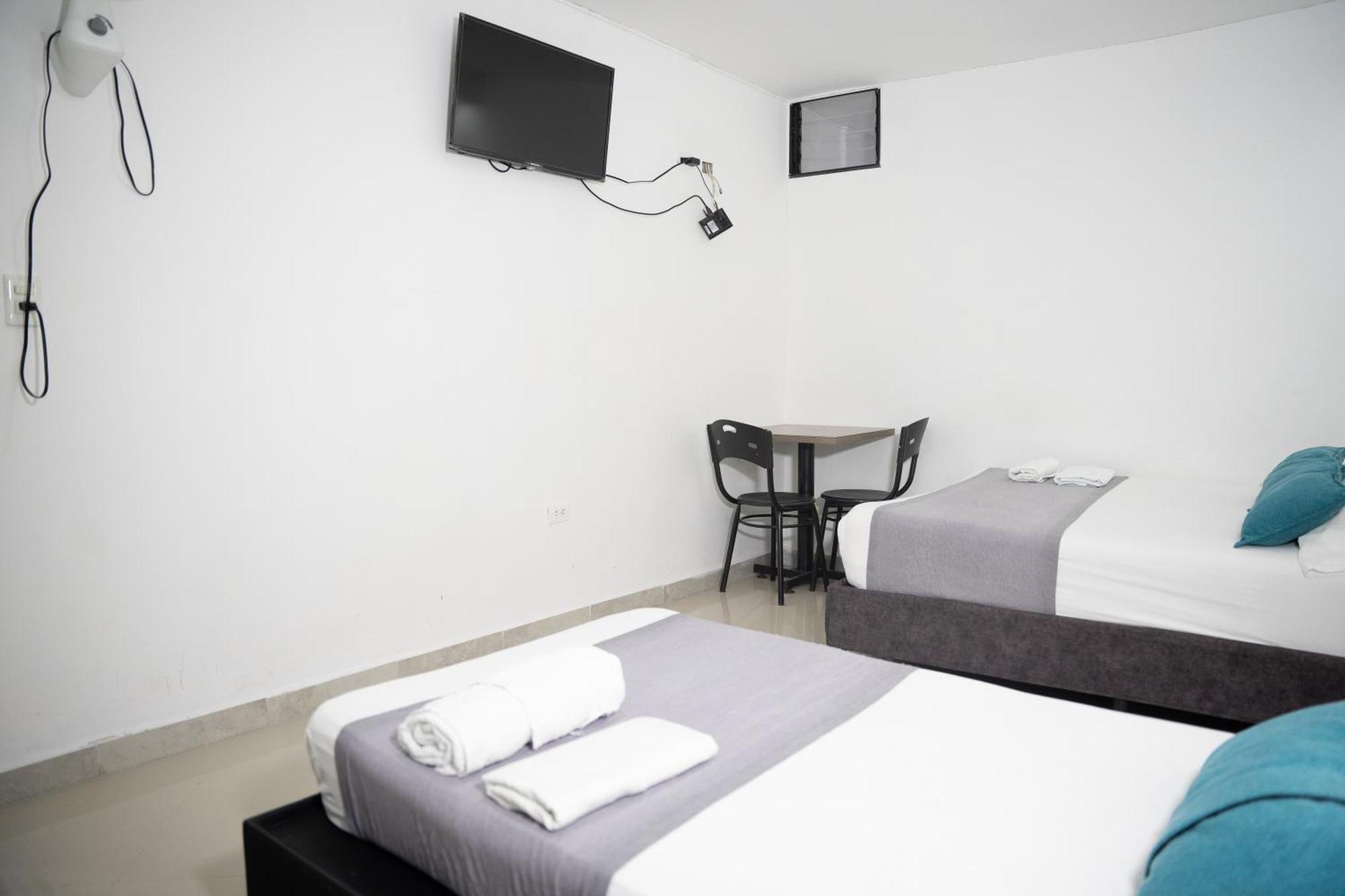 Hotel Laureles De Aburra Medellin Bagian luar foto