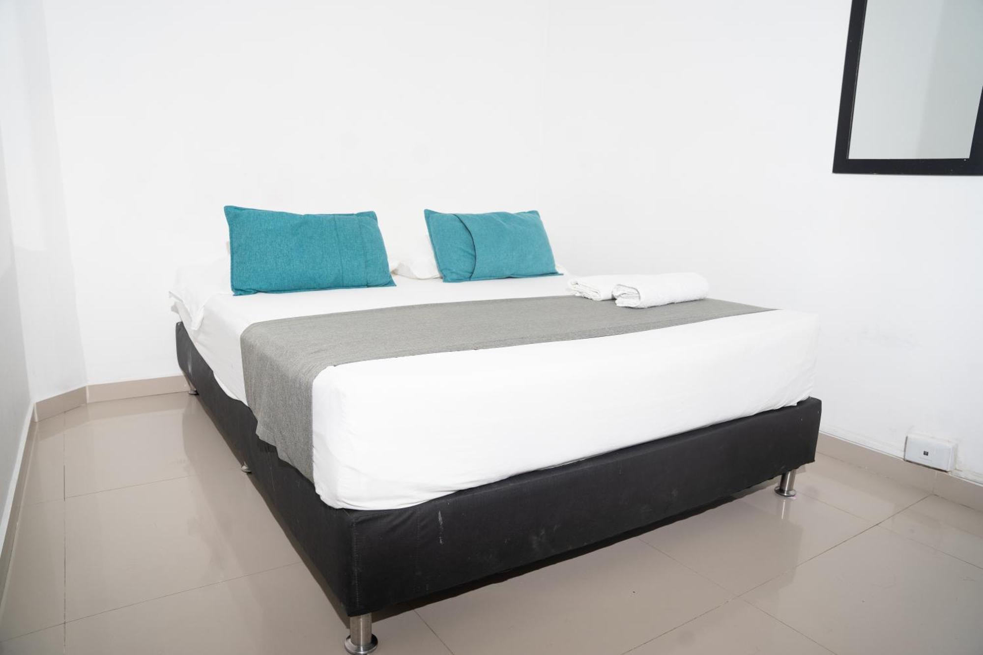 Hotel Laureles De Aburra Medellin Bagian luar foto