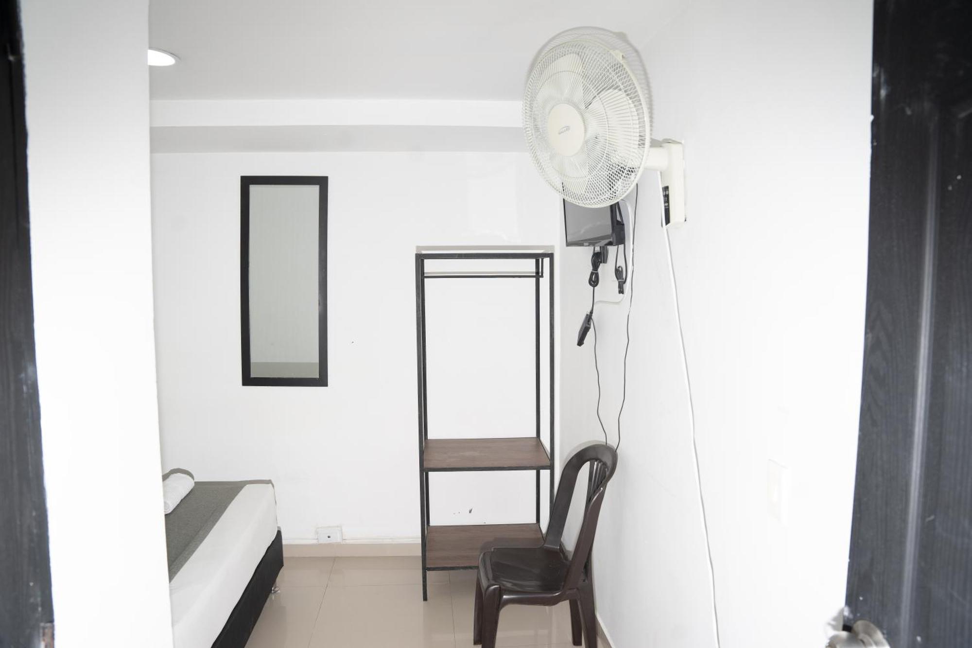 Hotel Laureles De Aburra Medellin Bagian luar foto